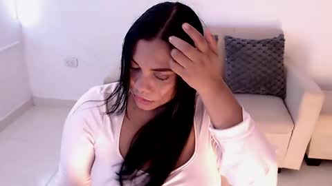 isabelateran online show from May 26, 6:25 pm