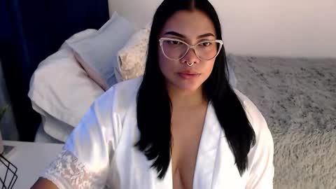 isabelateran online show from March 17, 6:35 pm