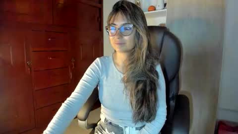 Isabella22 1 online show from February 22, 5:11 am