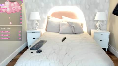 isabella__milf online show from March 4, 7:33 pm