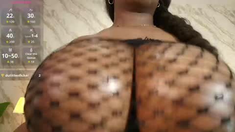 isabella__rose_ online show from June 3, 8:36 pm