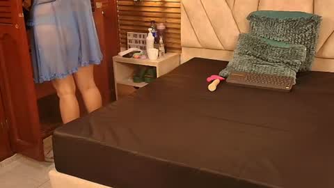 isabella_luxet online show from July 7, 12:42 pm