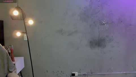 Isabella Nowa online show from March 1, 1:59 pm