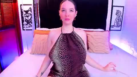 Isabella Your Queen  online show from July 2, 12:52 am