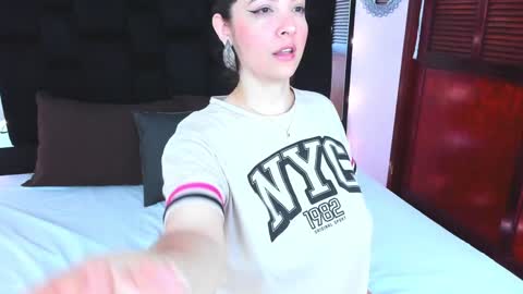 Isabella Your Queen  online show from January 21, 3:37 am