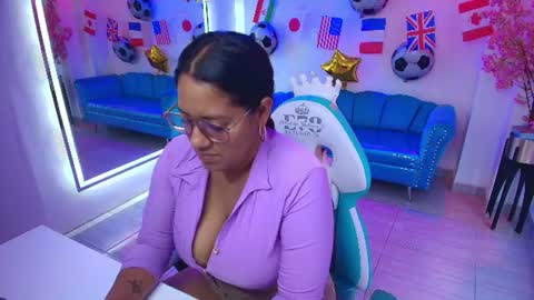 Isabella  online show from July 4, 8:01 pm