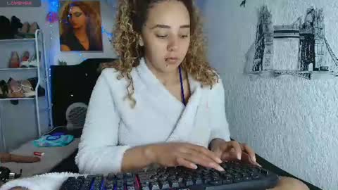 isabelle_sara online show from August 6, 11:36 pm