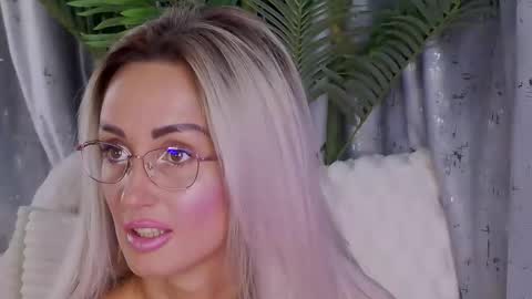 IsabelleEthan online show from March 7, 3:06 am