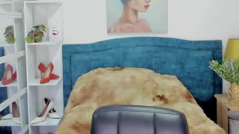 Isabel online show from July 20, 1:02 pm
