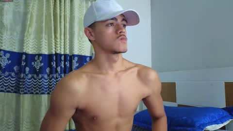 Snapshot of isaiashunt_ chatting on September 17, 11:08 pm isais hunt online show from September 17, 11:08 pm