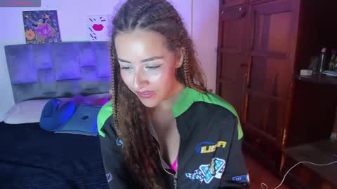 Isabela  online show from September 10, 6:03 am