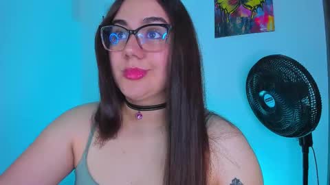 Snapshot of isarhodes_ chatting on February 16, 10:10 pm Isa online show from February 16, 10:10 pm