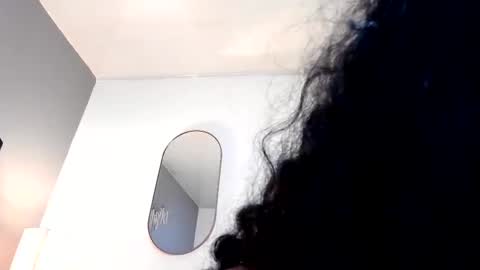 Isabela Isa for lovers online show from March 24, 1:00 am