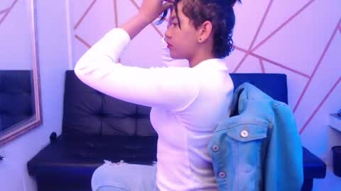 isabela online show from June 11, 3:04 am