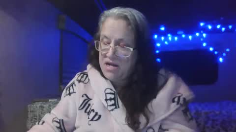 Iseestarz420 online show from December 8, 2:25 am