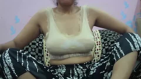 ishika_singh_ online show from July 26, 3:15 am