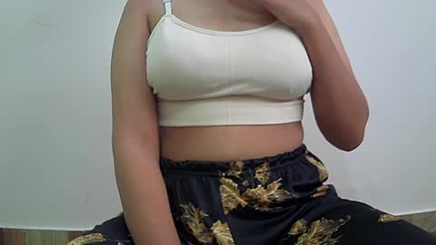 ishika_singh_ online show from July 14, 2:05 am