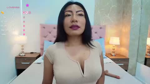 Isis Choi online show from July 29, 8:53 pm