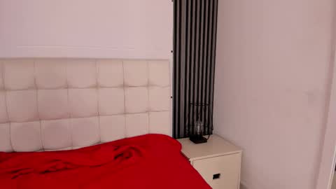 Isis Noir online show from November 22, 5:22 pm