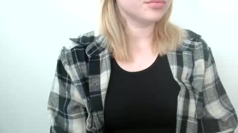 Isla online show from June 5, 10:31 am