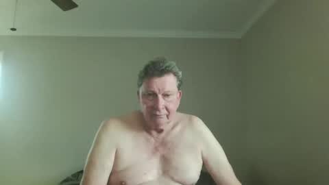 island625103 online show from November 1, 7:57 pm