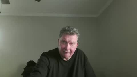 island625103 online show from January 31, 9:12 pm