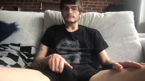 isocialmedia online show from January 7, 5:40 pm