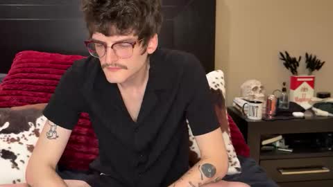 isocialmedia online show from March 4, 3:42 pm