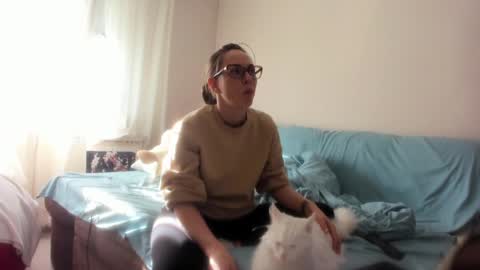 Issabelle online show from March 5, 6:54 am