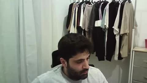 italianboybcn online show from January 18, 5:44 pm