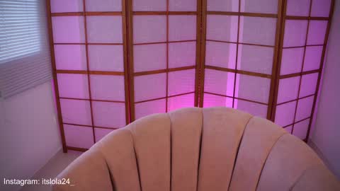 Snapshot of its_lola chatting on January 8, 11:32 am online show from January 8, 11:32 am