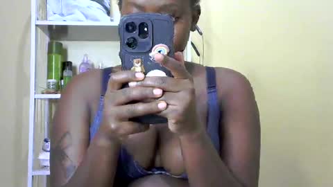 Snapshot of its_sweet chatting on February 28, 12:20 pm BigAss horny online show from February 28, 12:20 pm