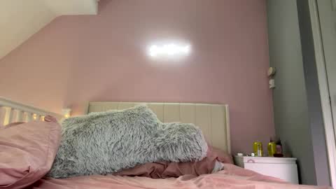 Lola online show from February 21, 3:21 pm