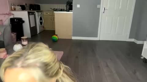 Lola online show from September 26, 4:15 pm