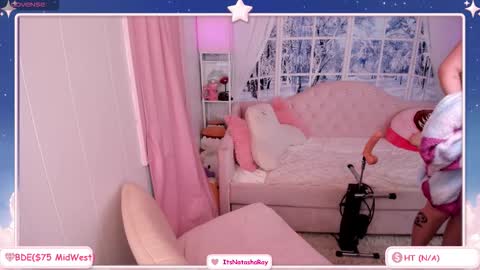 ItsNatashaRay online show from March 4, 6:38 pm