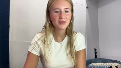 Snapshot of itsssosierra chatting on January 25, 3:30 am  Sierra  online show from January 25, 3:30 am