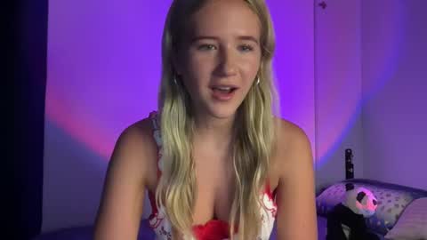 Snapshot of itsssosierra chatting on February 26, 7:53 pm  Sierra  online show from February 26, 7:53 pm