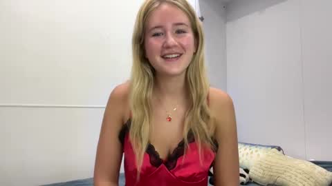 Snapshot of itsssosierra chatting on February 3, 8:03 pm  Sierra  online show from February 3, 8:03 pm