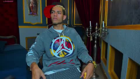 itszairen online show from March 17, 6:29 am