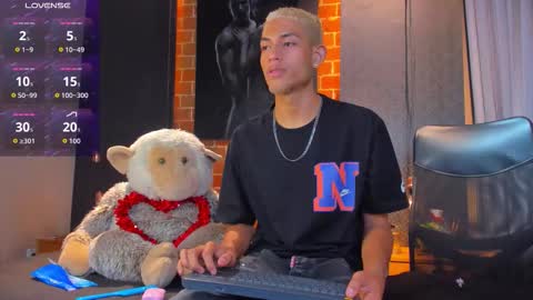 itszairen online show from February 19, 6:34 am