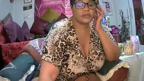 itumeleng74 online show from November 18, 3:48 pm