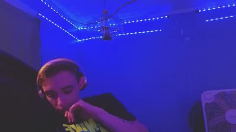 itzd123 online show from April 12, 11:47 am