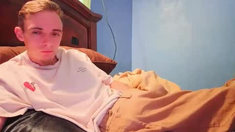 itzd123 online show from April 3, 8:38 pm