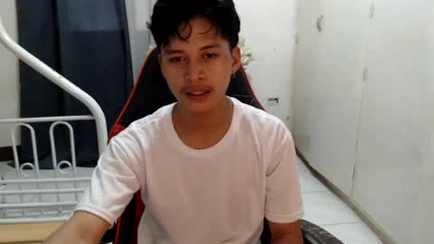 itzme_john online show from August 5, 5:04 am
