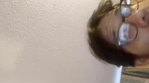 Snapshot of ivanchelon chatting on March 2, 2:21 pm Vanchi online show from March 2, 2:21 pm