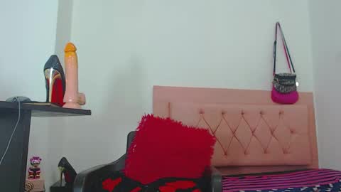 ivonneth online show from February 26, 7:01 am