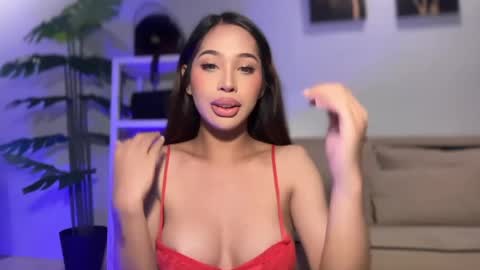 kirstenelsie online show from April 25, 5:10 pm