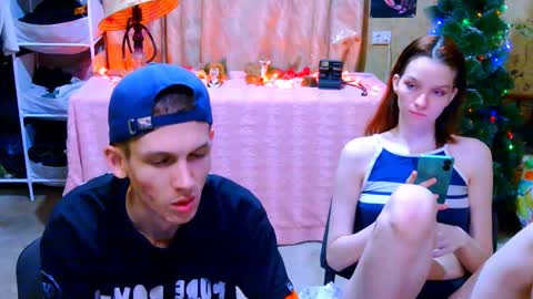 Snapshot of ivy__lester chatting on December 2, 9:34 pm Ivy and Lester online show from December 2, 9:34 pm