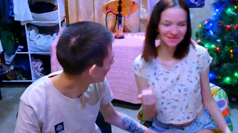 Snapshot of ivy__lester chatting on December 6, 4:55 pm Ivy and Lester online show from December 6, 4:55 pm