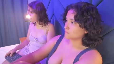 Snapshot of ivy_and_molly chatting on November 1, 8:52 pm Ivy and Molly online show from November 1, 8:52 pm